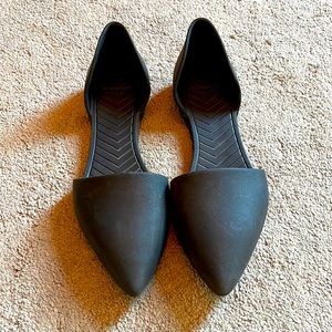 Native - black pointy toe flats